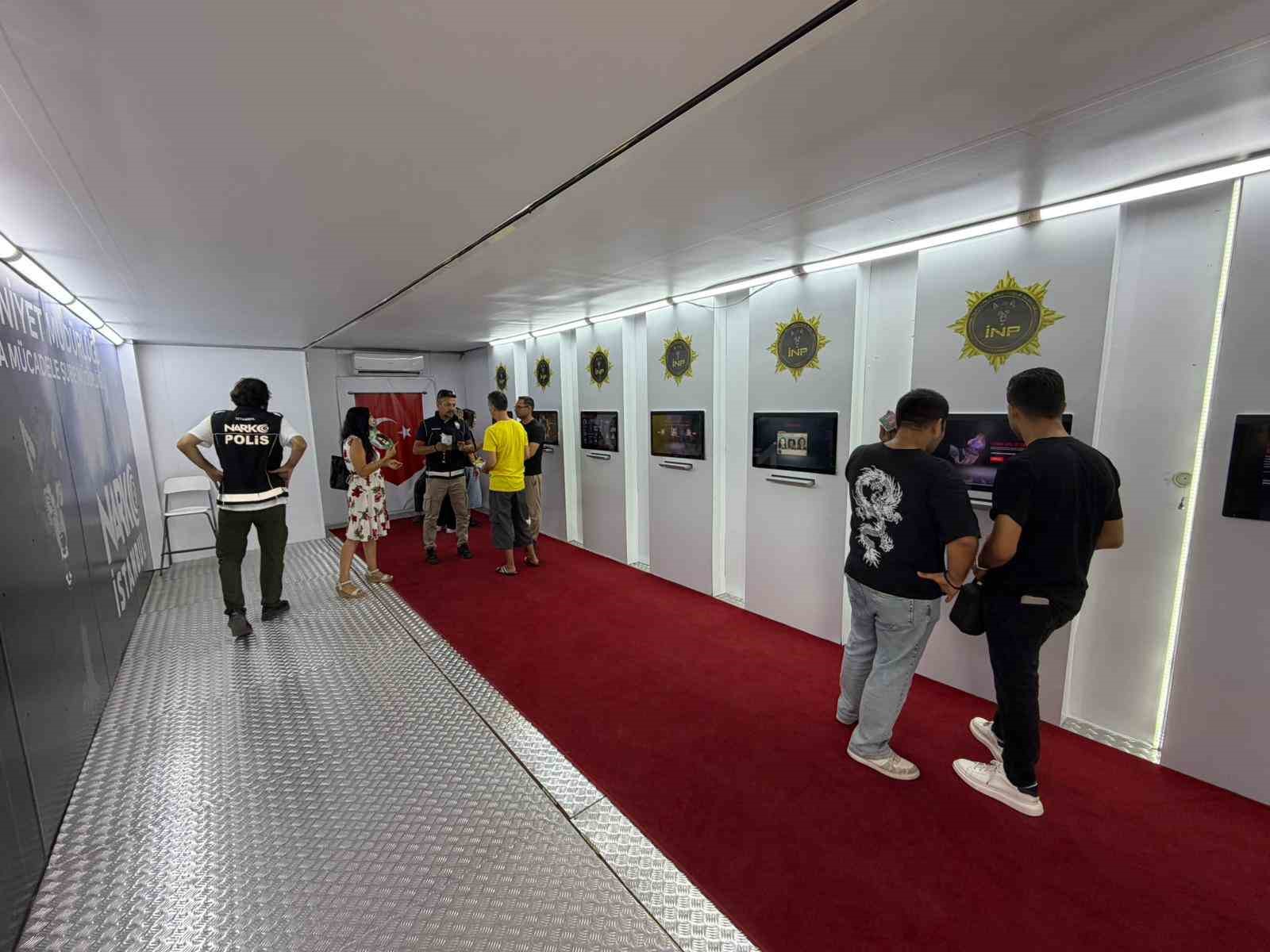 Adana polisi NARKOTIR ile vatandaşları bilgilendirdi