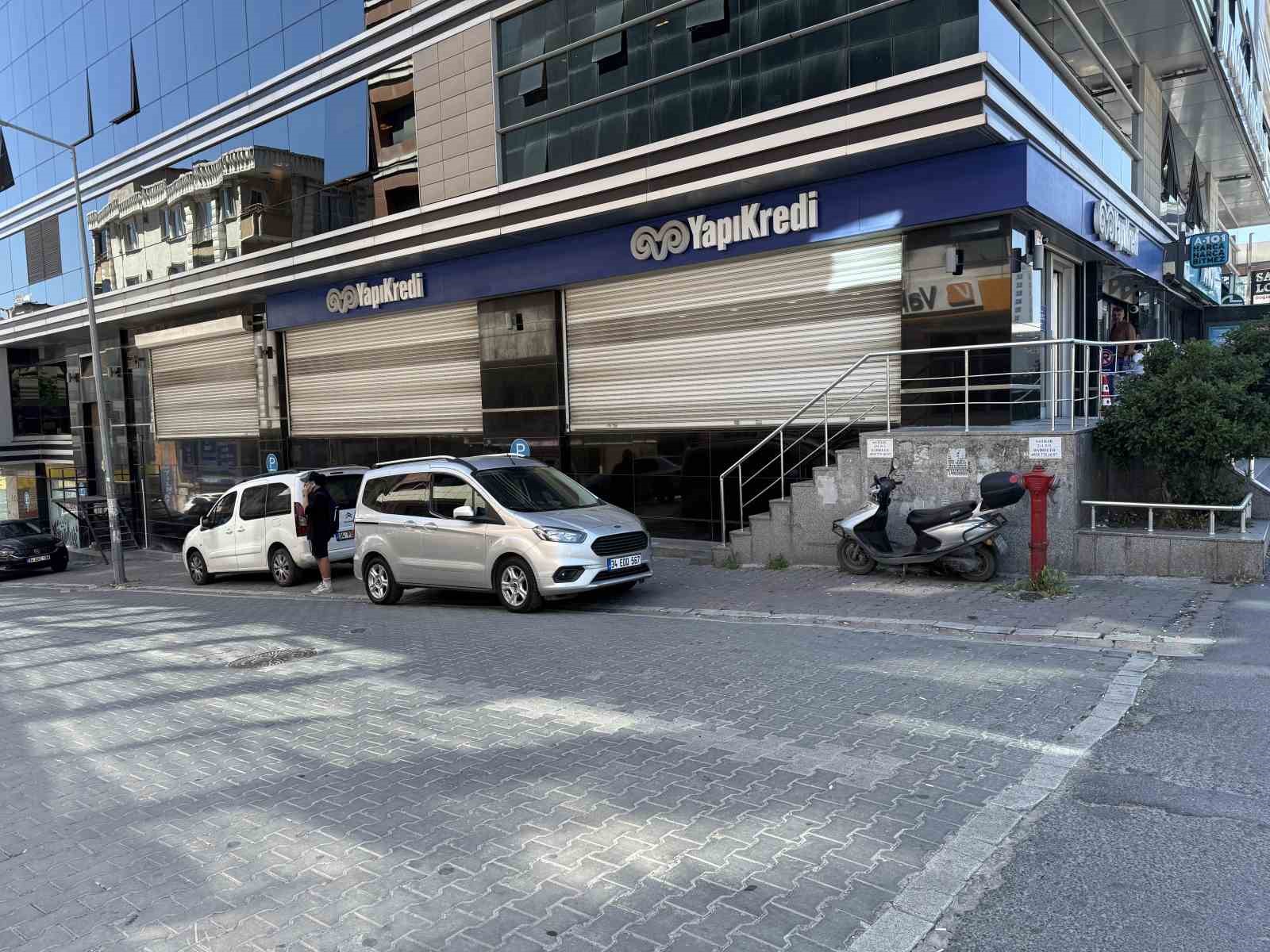 Esenyurt&rsquo;ta Yapı Kredi Bankası şubesine silahlı saldırı