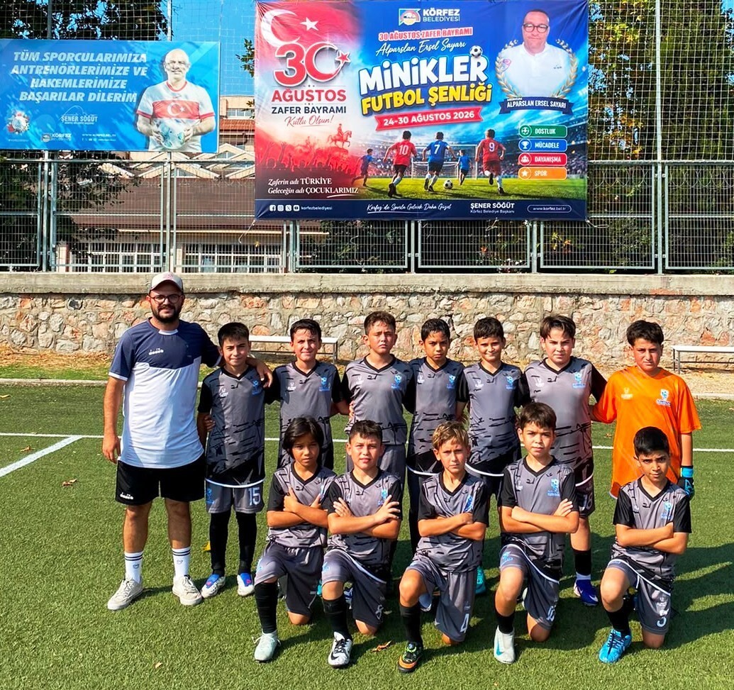 K&ouml;rfez&rsquo;de vefat eden saha komiseri Sayarı anısına minikler futbol şenliği