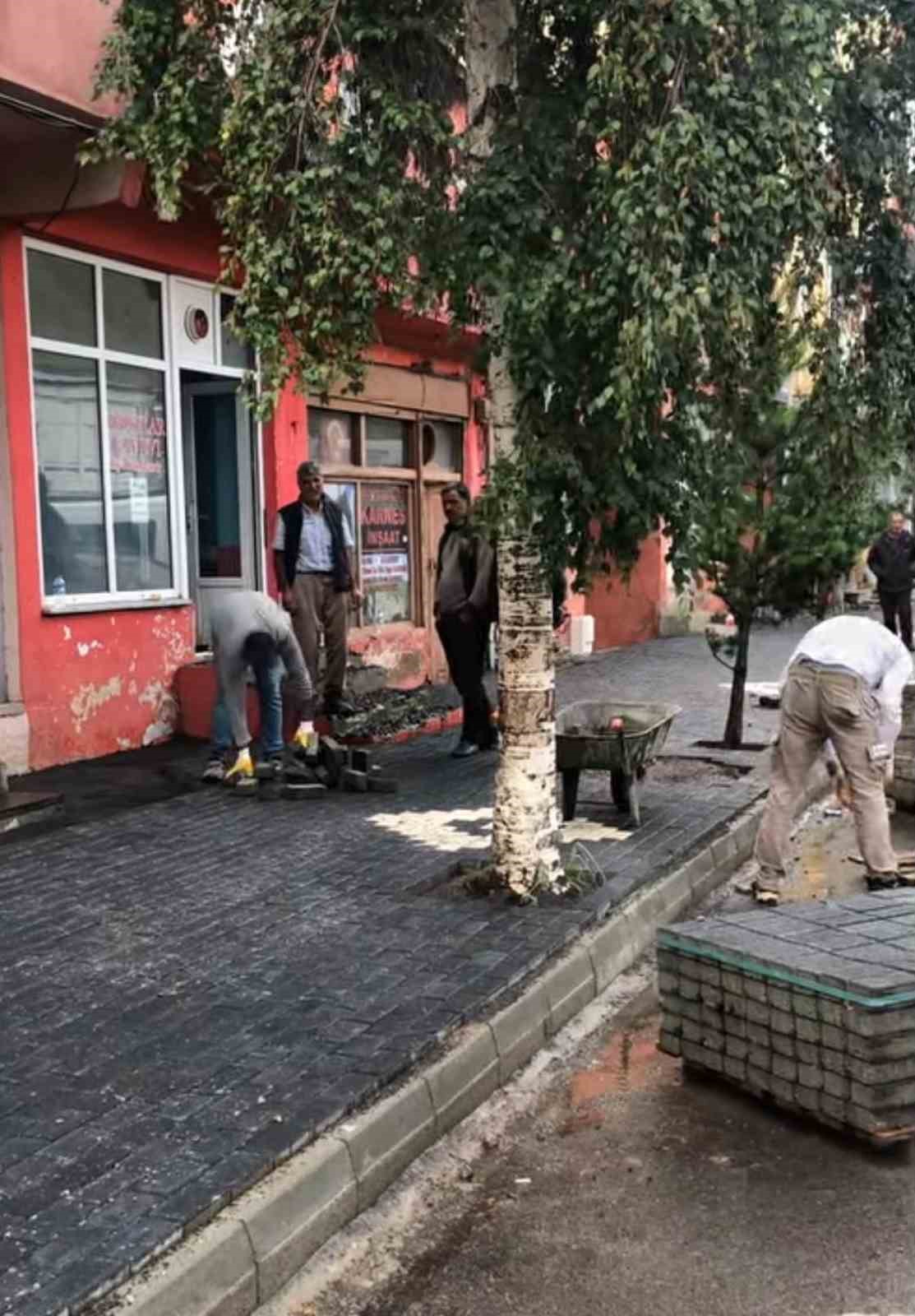 &Ccedil;ıldır Belediyesi&rsquo;nden kaldırım yenileme &ccedil;alışması