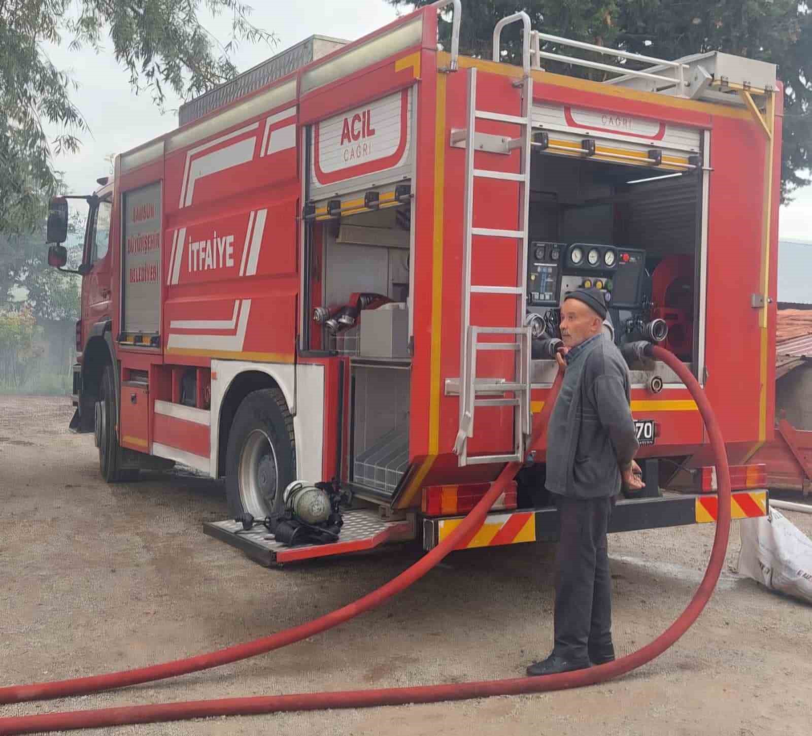Vezirk&ouml;pr&uuml;&rsquo;de korkutan samanlık yangını