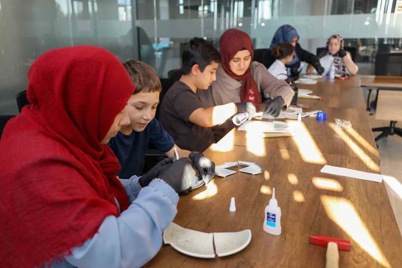 &Ccedil;ocuklar ve aileleri Japon sanatıyla tanıştı