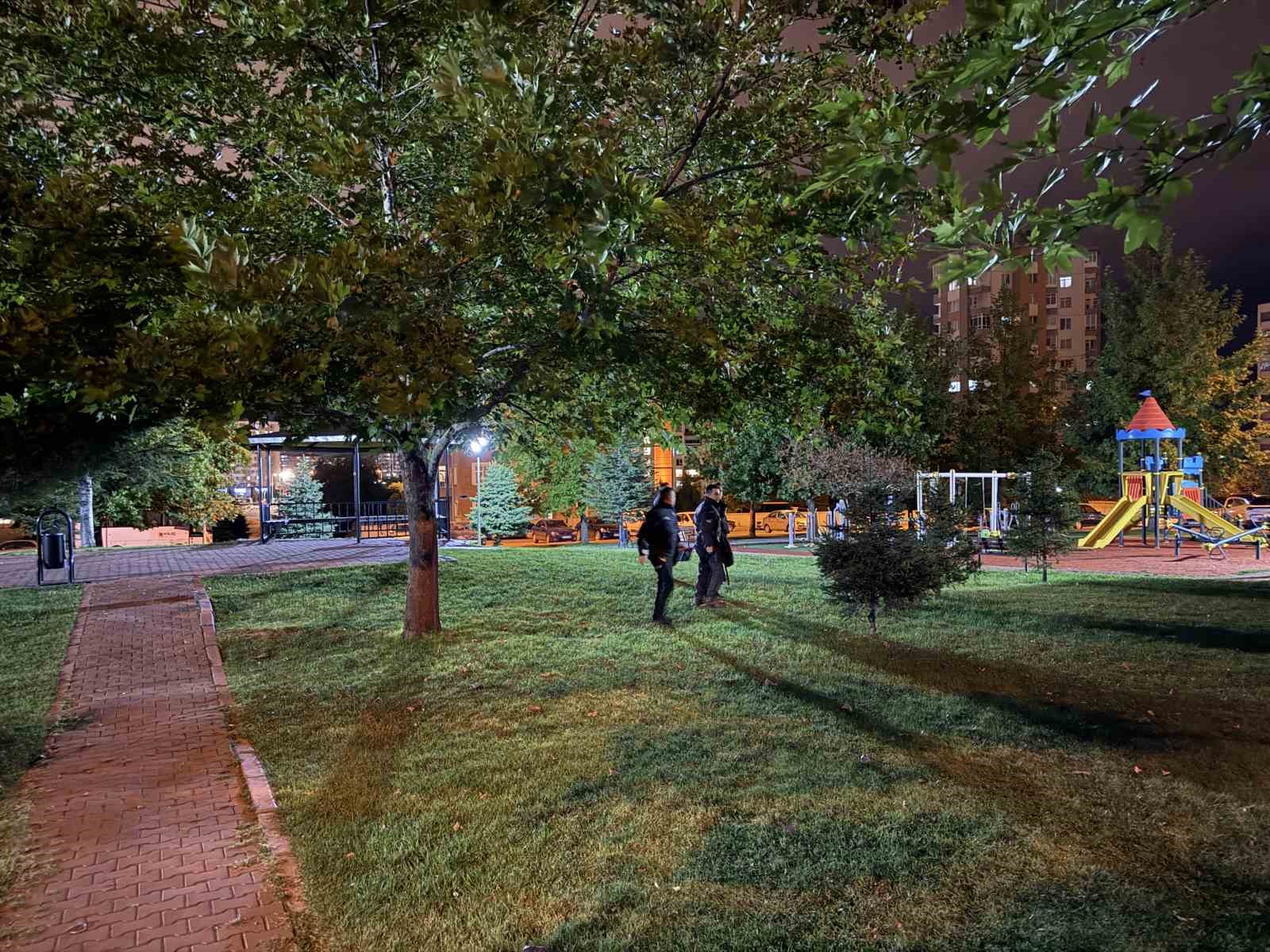 Kavgaya karışan ş&uuml;pheliler eşyalarını bırakıp ka&ccedil;tı