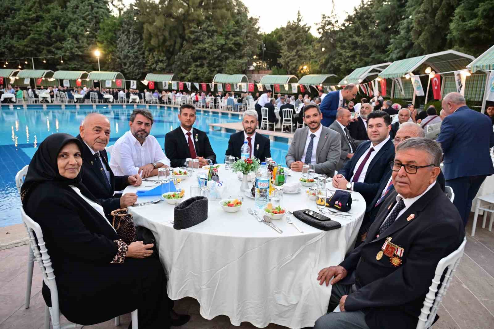 Manisa B&uuml;y&uuml;kşehir Belediyesi&rsquo;nden Gaziler G&uuml;n&uuml;&rsquo;ne &ouml;zel buluşma