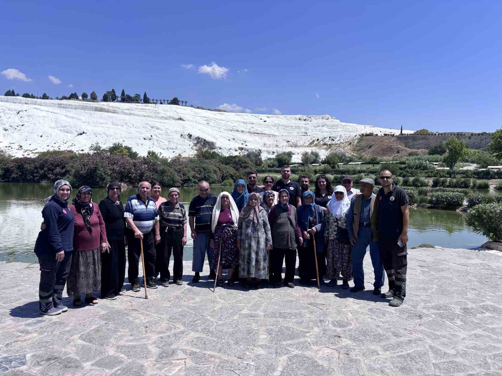 Honaz Belediye Başkanı Kepenek, yaşlı rehabilitasyon merkezini ziyaret etti