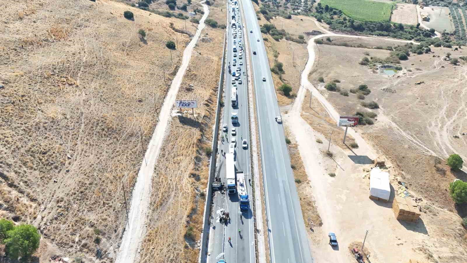 Kazalar sonrası Aydın Muğla karayolu kilitlendi: "Ara&ccedil; kuyruğu 5 kilometreye ulaştı"