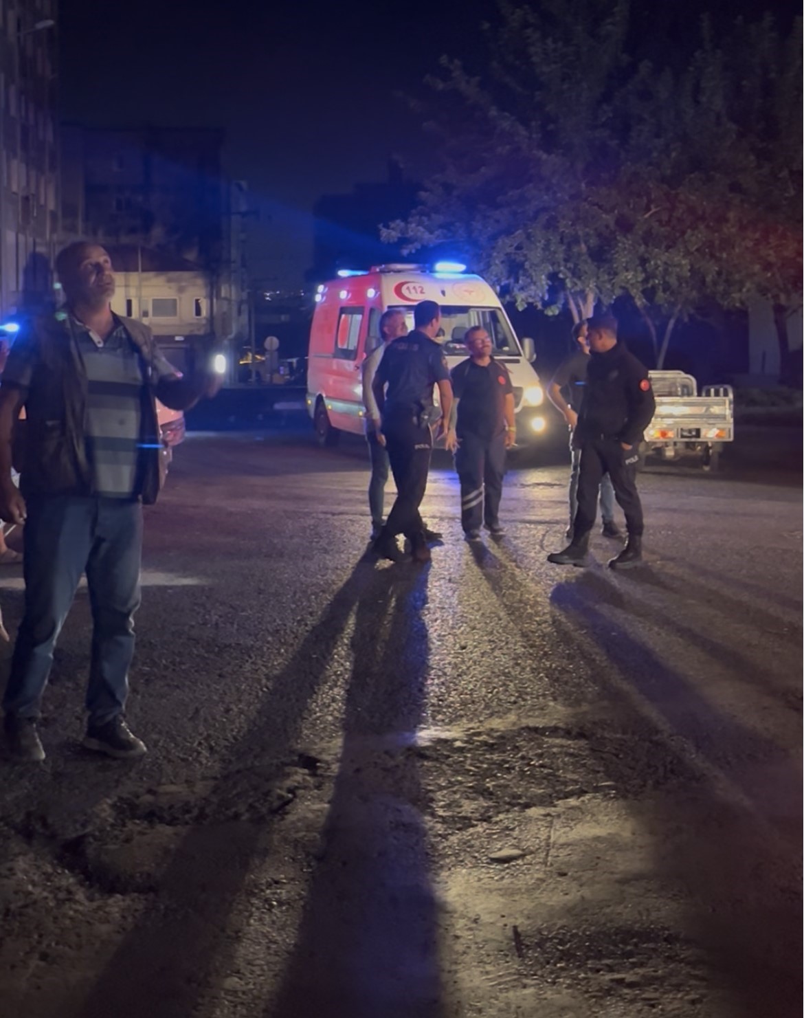Tekirdağ&rsquo;da &ccedil;atı yangını: Alevler geceyi aydınlattı