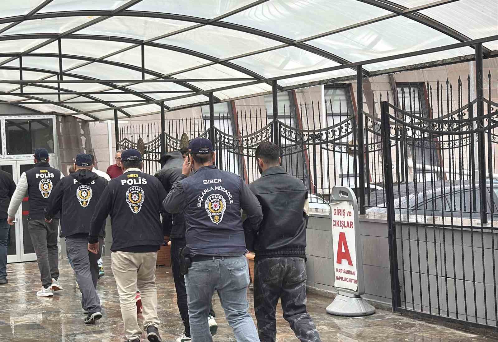 Yasa dışı bahis operasyonunda 6 bin 51 kişinin IBAN bilgilerini kullandıran 6 ş&uuml;pheliden 2&rsquo;si tutukladı, 4&rsquo;&uuml; adliye sevk edildi