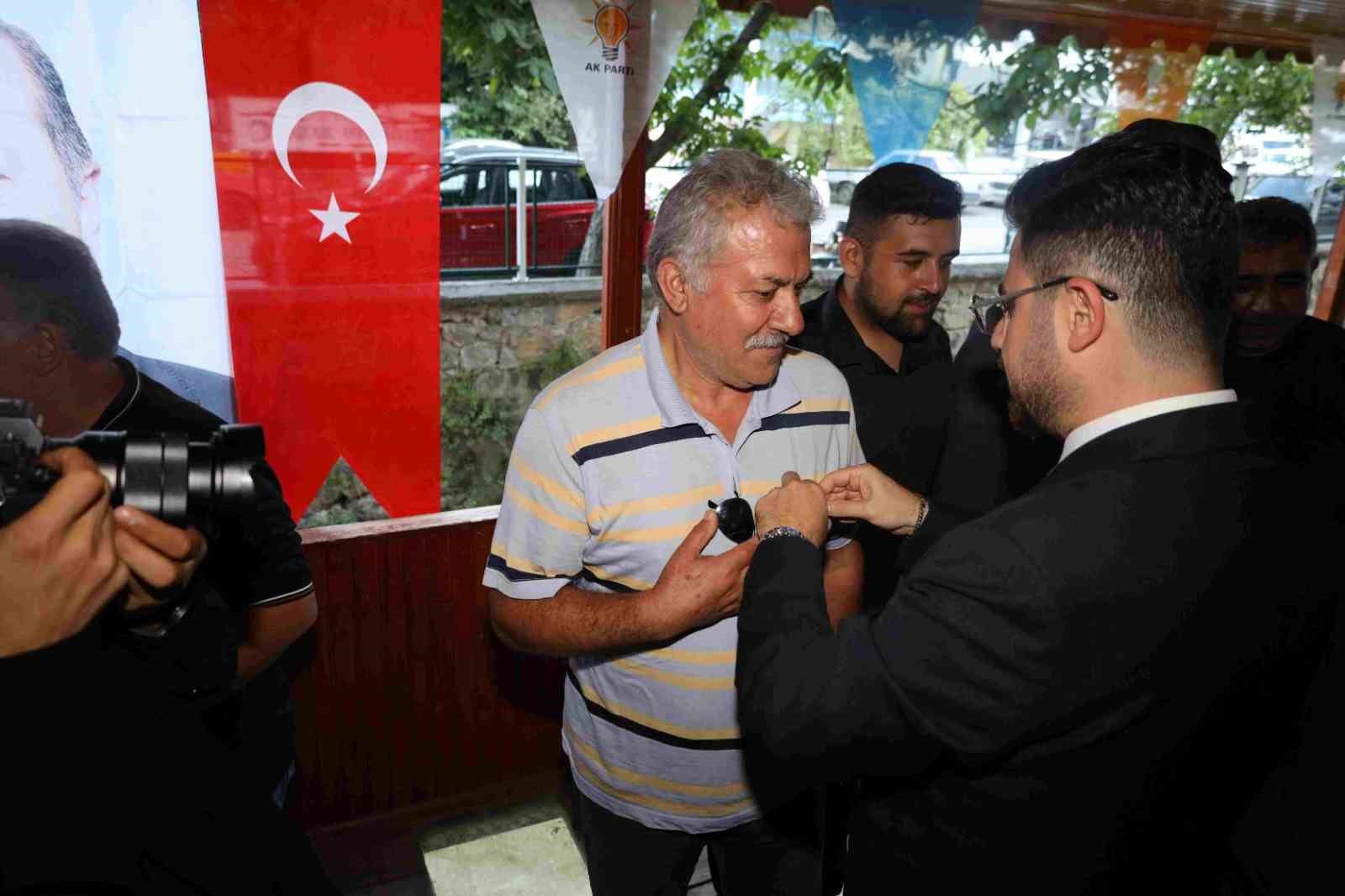 AK Parti Yahyalı İl&ccedil;e Başkanı Sarı&ccedil;i&ccedil;ek: "Bizler bu yola koltuk sevdasıyla değil, hizmet sevdasıyla &ccedil;ıktık"