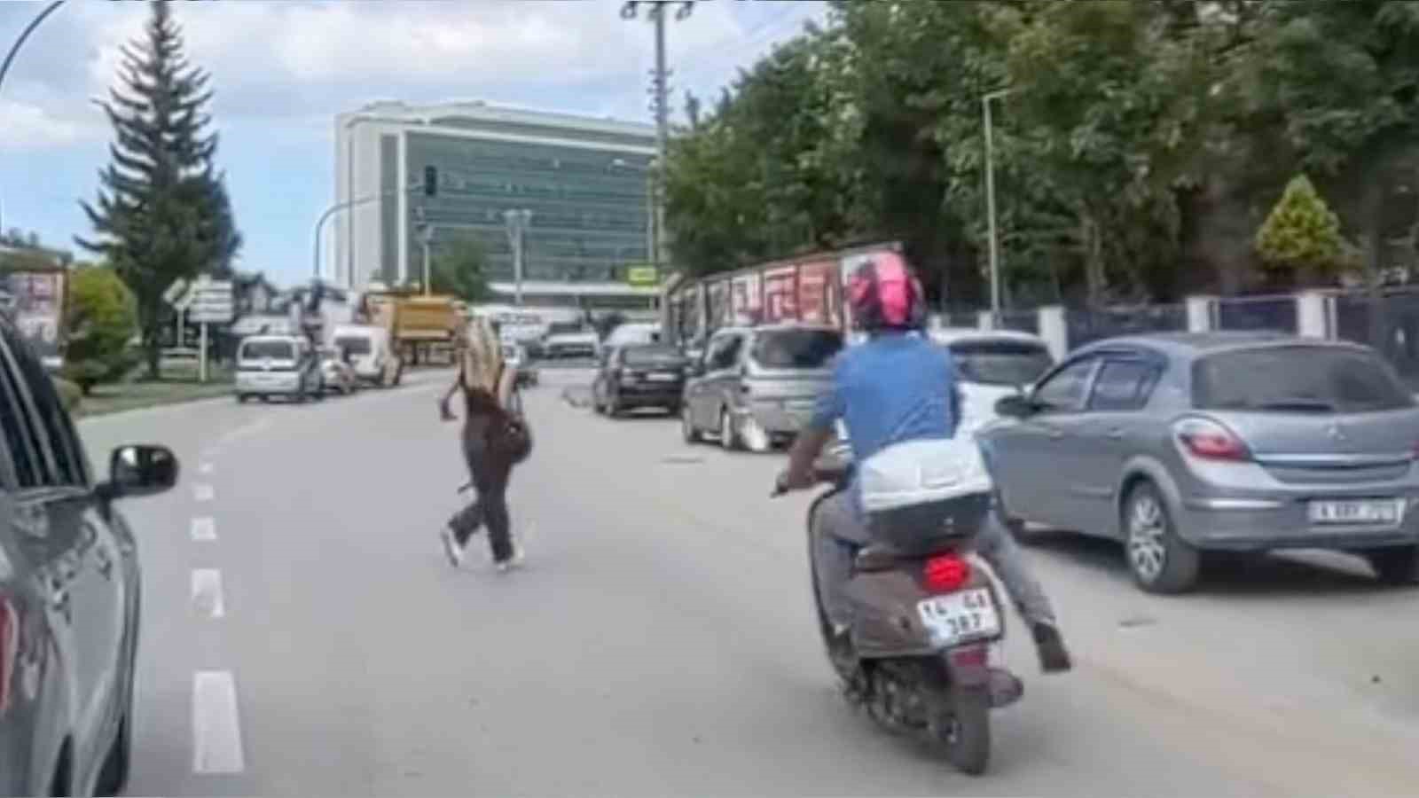Bolu&rsquo;da kazadan kıl payı kurtuldular: O anlar kamerada