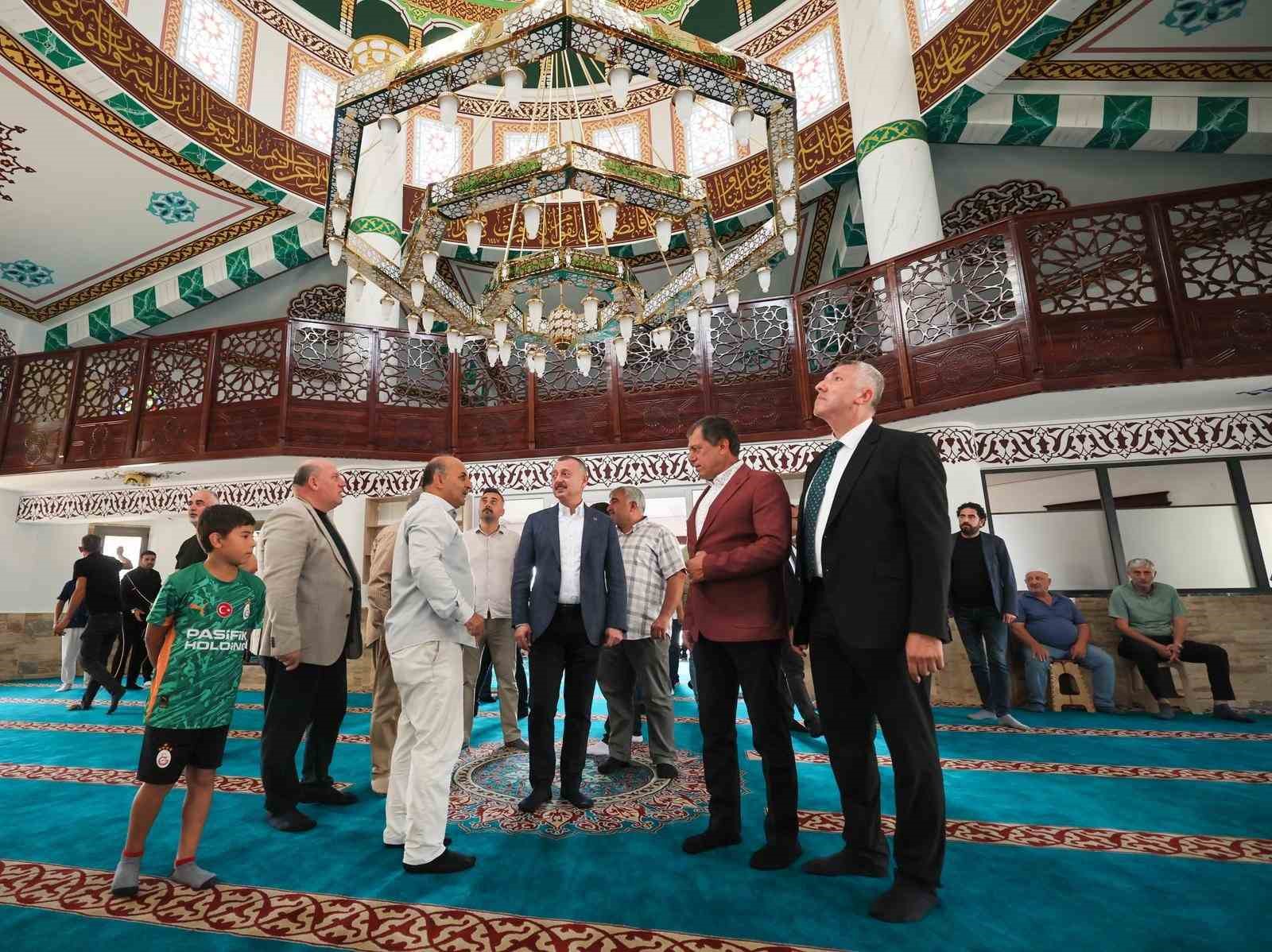 B&uuml;y&uuml;kakın, Karam&uuml;rsel&rsquo;de vatandaşların taleplerini dinledi