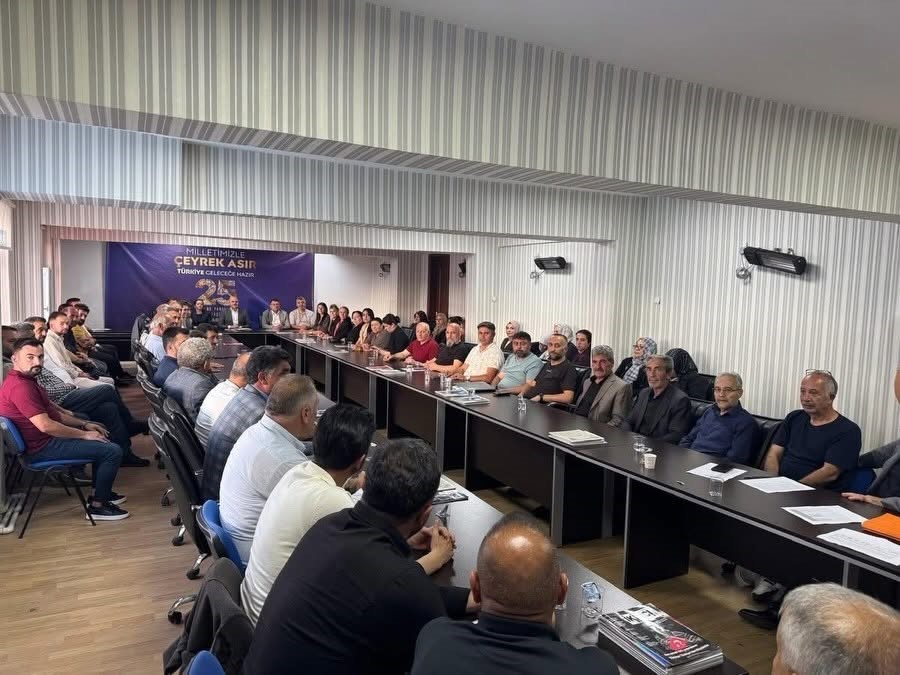 AK Parti Kars teşkilatı toplandı: Saha &ccedil;alışmaları masaya yatırıldı