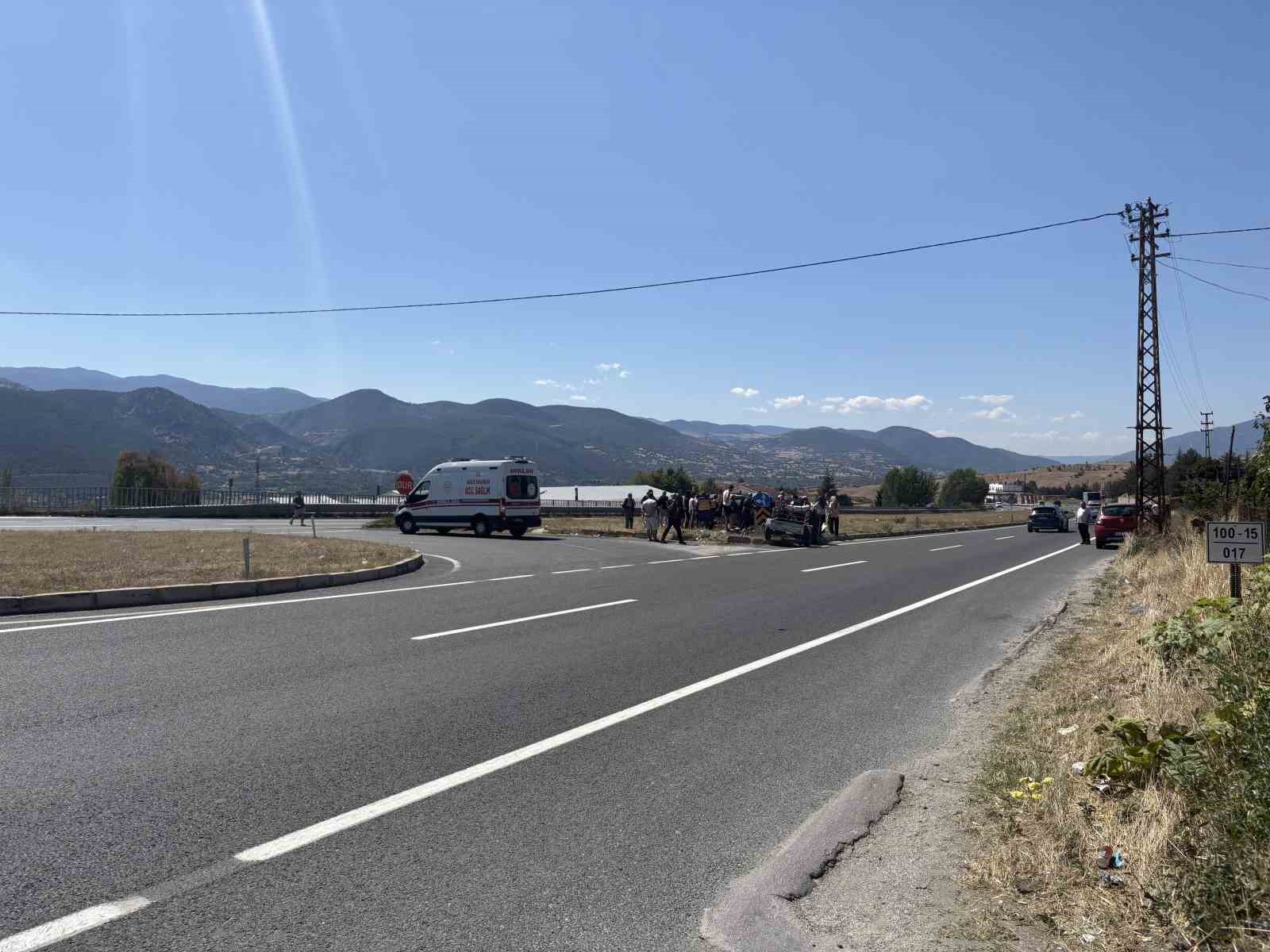 Kastamonu&rsquo;da trakt&ouml;r ile otomobil &ccedil;arpıştı: 9 yaralı
