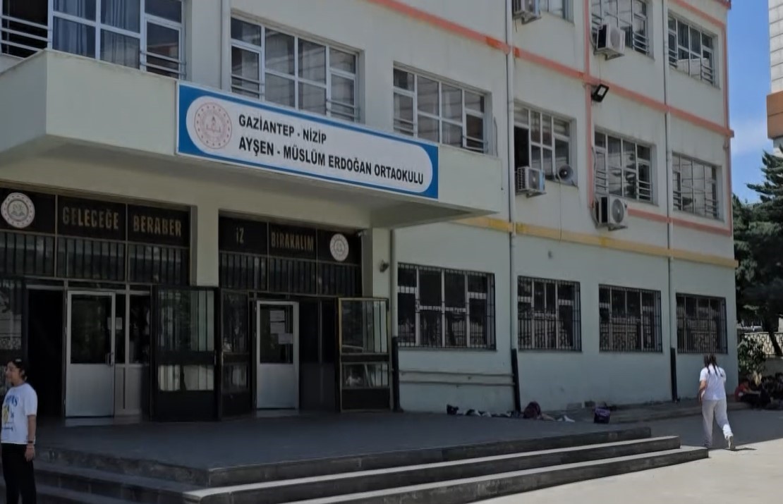 &Ouml;ğretmenin heimlich manevrası, &ouml;ğrencinin hayatını kurtardı