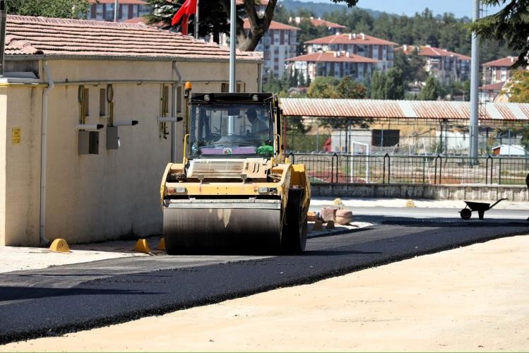 Bilecik&rsquo;te sıcak asfalt serimi başladı