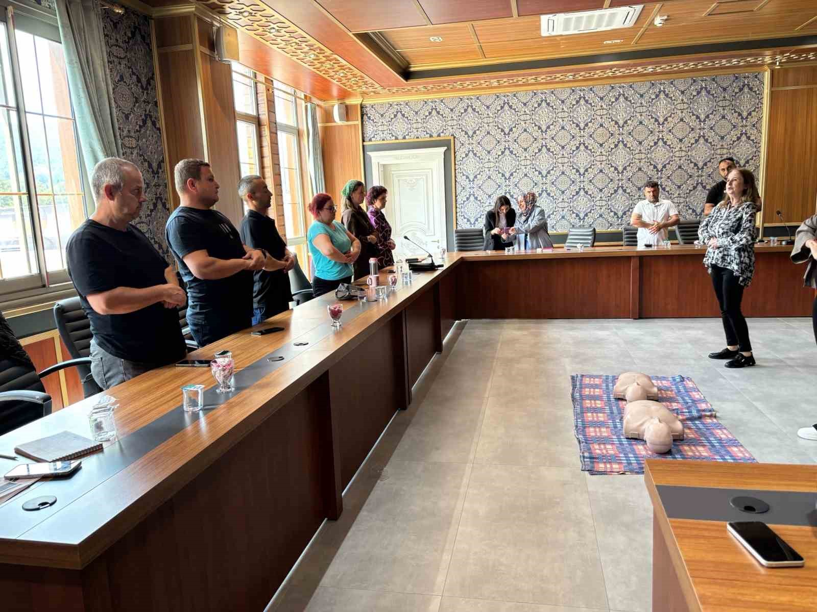 Yunusemre Belediyesi personeline ilkyardım eğitimi