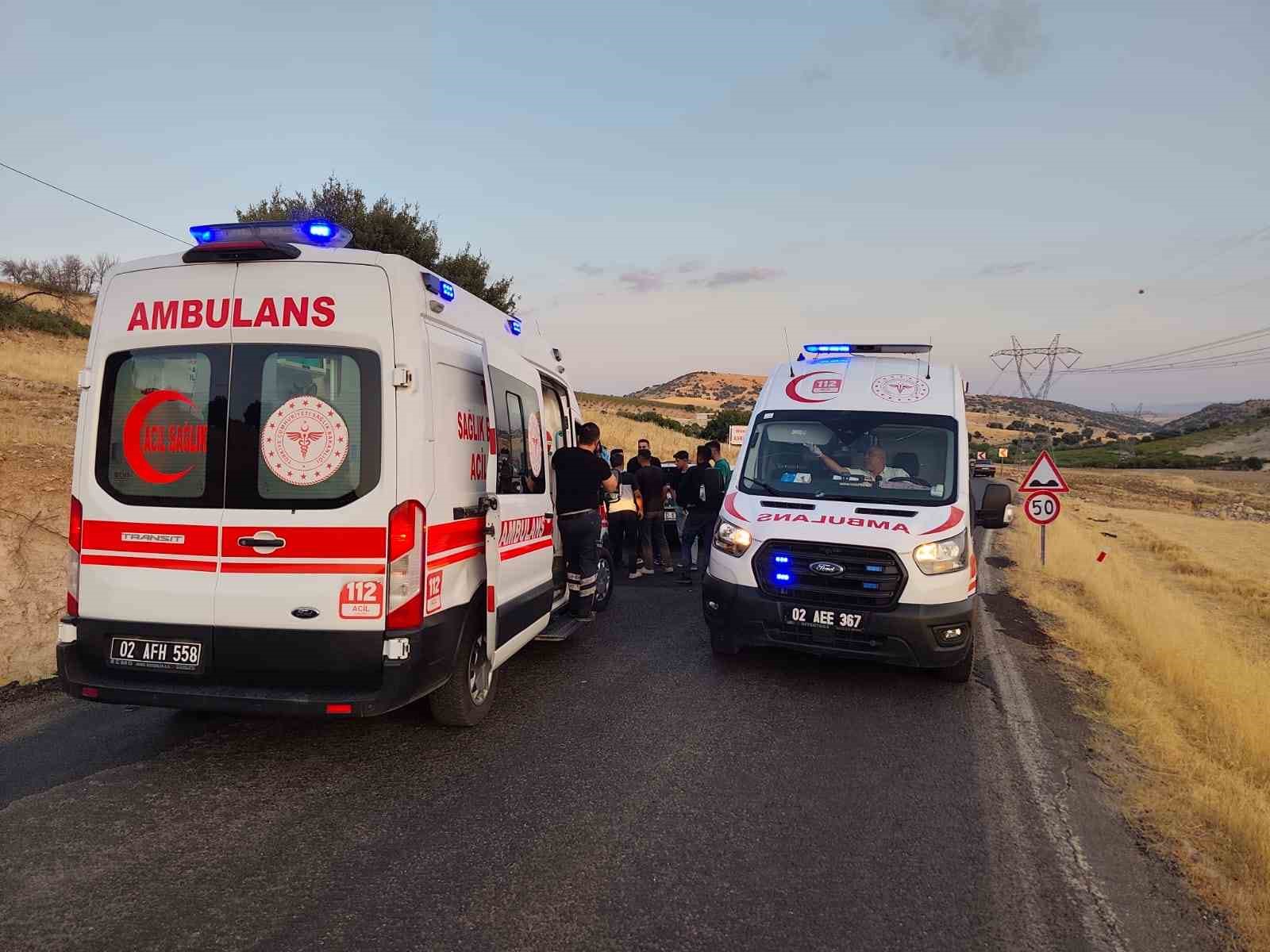 Besni&rsquo;de iki otomobil &ccedil;arpıştı: 8 yaralı