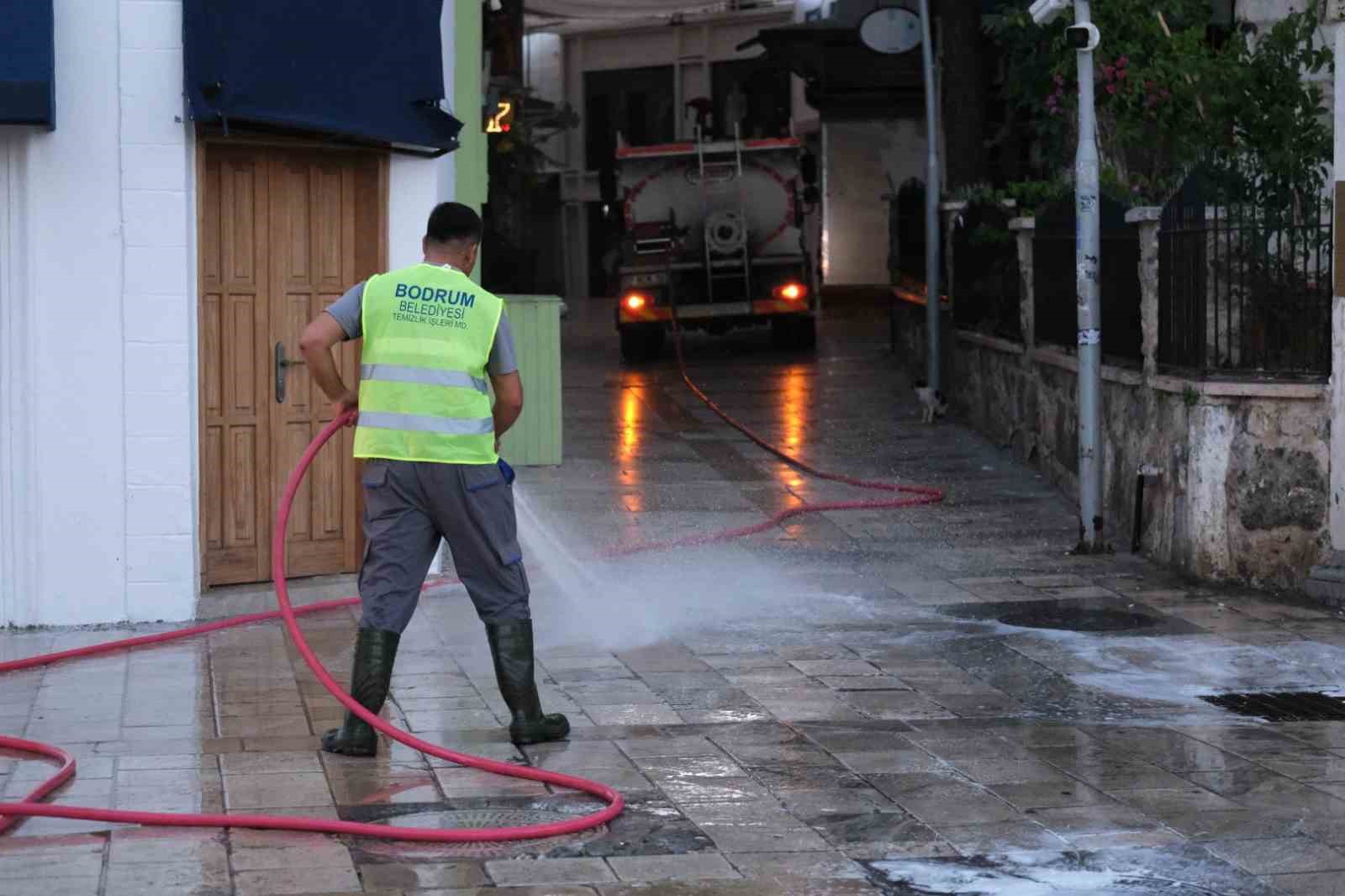 Bodrum &Ccedil;arşı Mahallesi&rsquo;nde kapsamlı temizlik