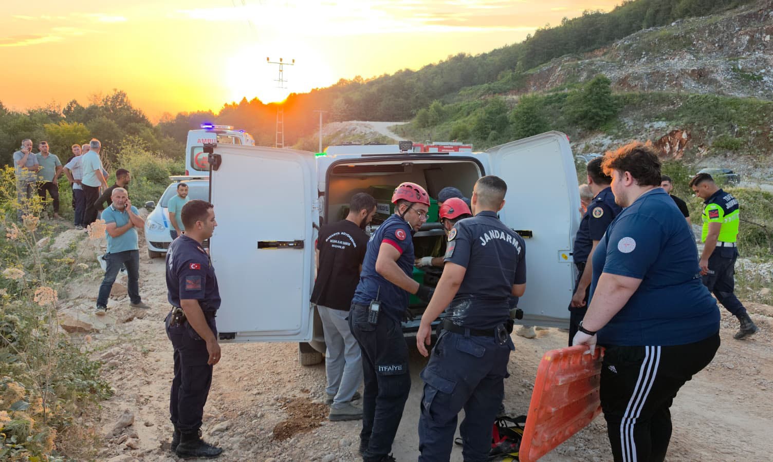 Kontrolden &ccedil;ıkan tır şarampole devrildi, s&uuml;r&uuml;c&uuml; hayatını kaybetti