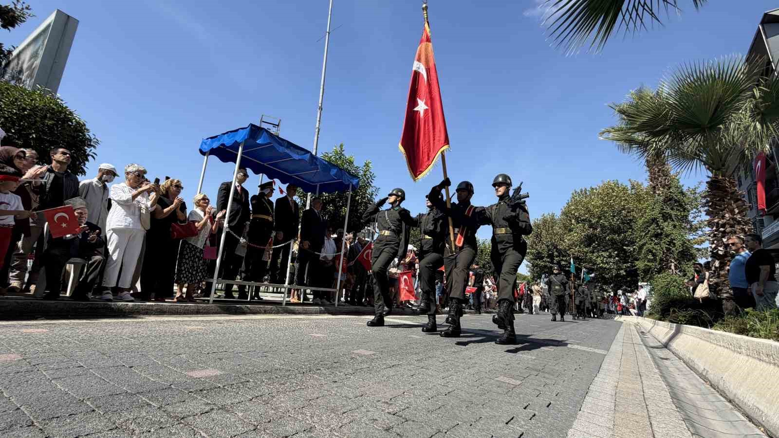 Edremit&rsquo;te 30 Ağustos Zafer Bayramı coşkuyla kutlandı