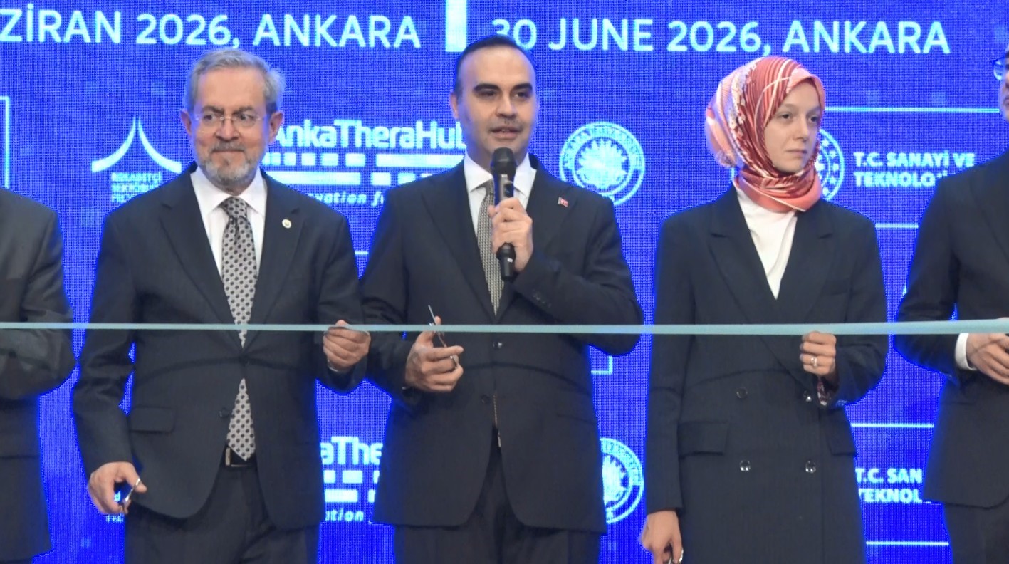Bakan Kacır: "Son 1 yılda sağlık end&uuml;strisinde yatırıma teşvik belgesi d&uuml;zenleyerek 70 milyar lira yatırımı harekete ge&ccedil;irdik"