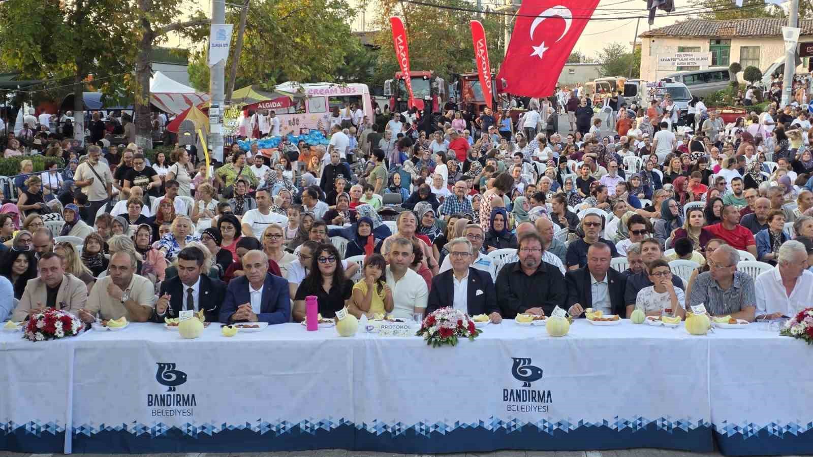 Yeşil&ccedil;omlu Kavun Festivali b&ouml;lge &uuml;reticisine pazar oluşturuyor