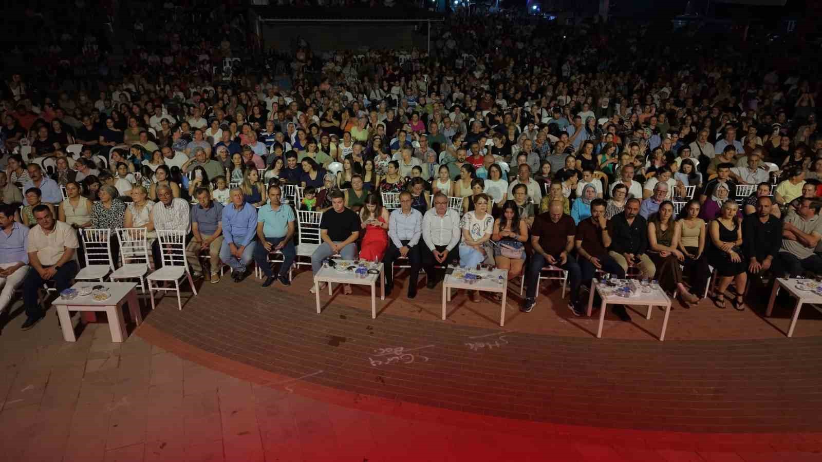 Kuyucak&rsquo;ta kurtuluş coşkusu konserlerle ta&ccedil;landı