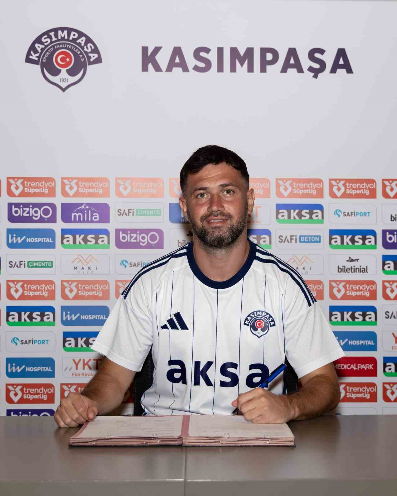&Ouml;mer Bayram&rsquo;ın yeni adresi Kasımpaşa oldu
