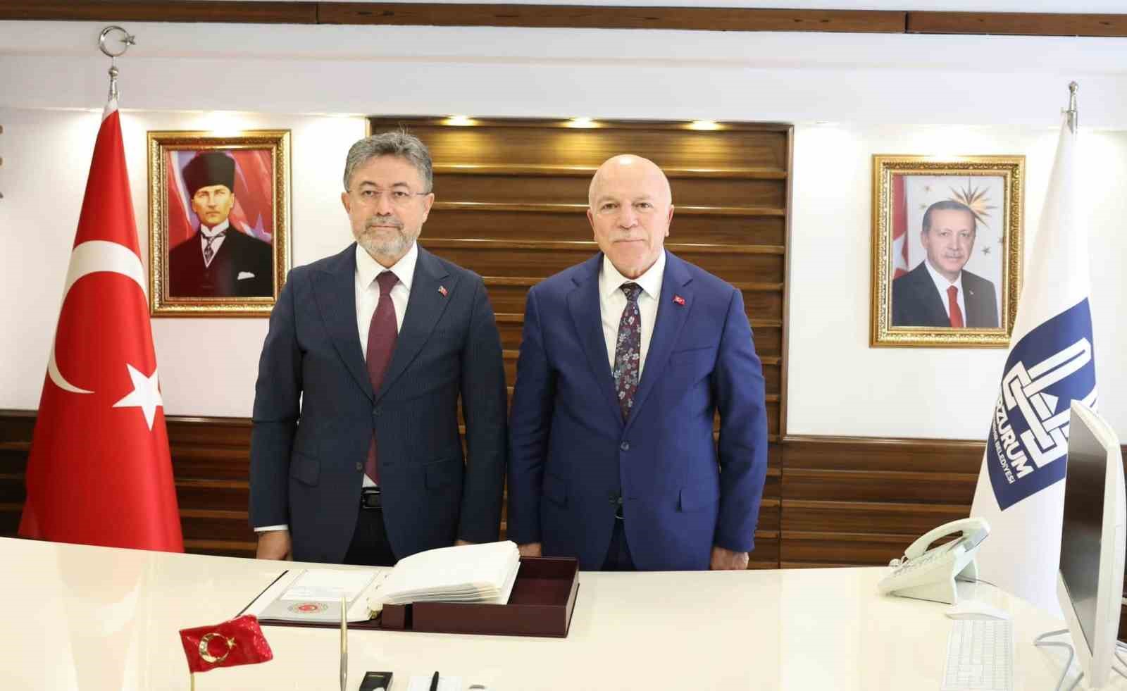 Bakan Yumaklı Valilik ve B&uuml;y&uuml;kşehir Belediyesi&rsquo;ni ziyaret etti