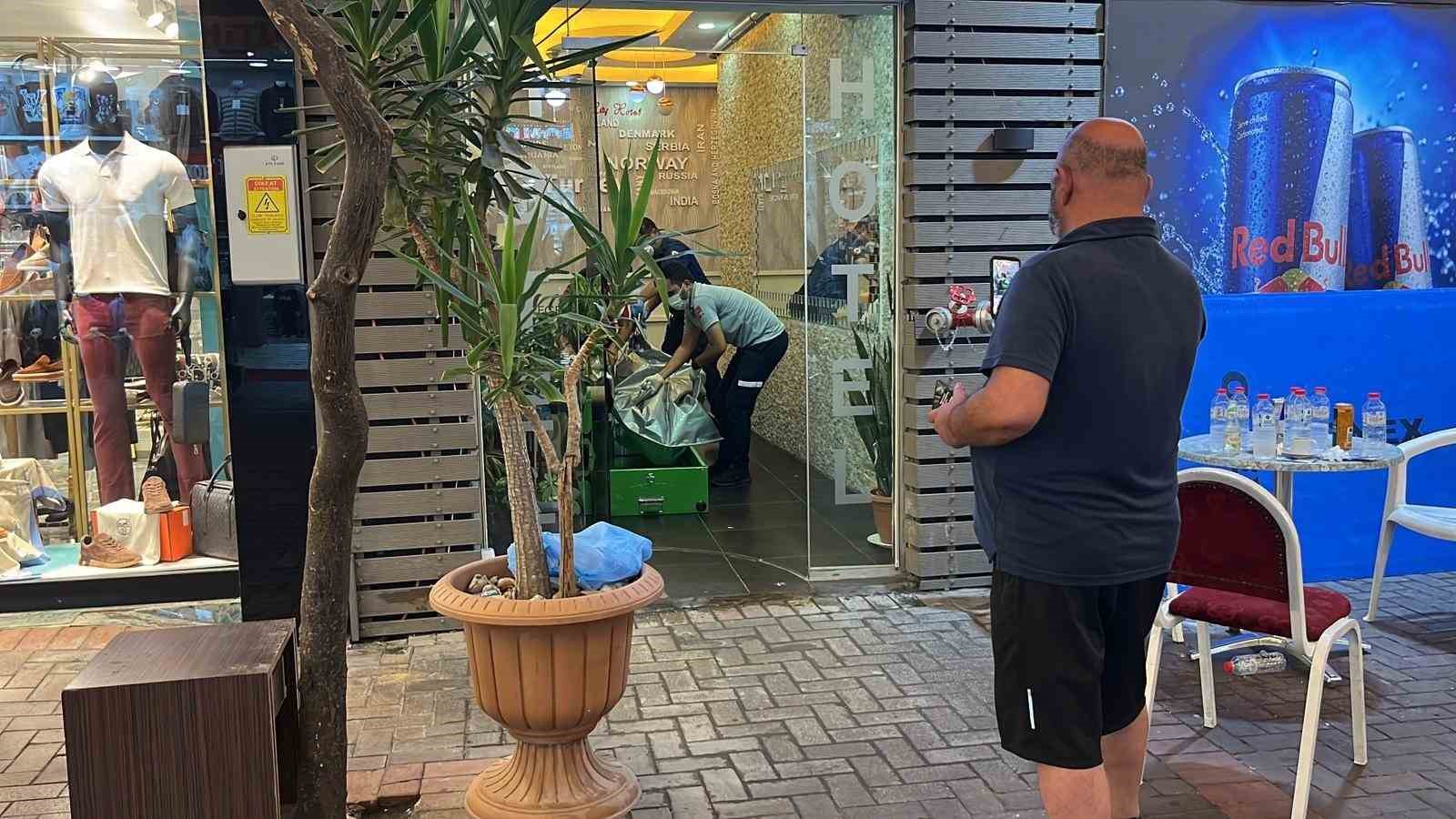 Haber alınamayan İsve&ccedil;li turist, otel odasında &ouml;l&uuml; bulundu