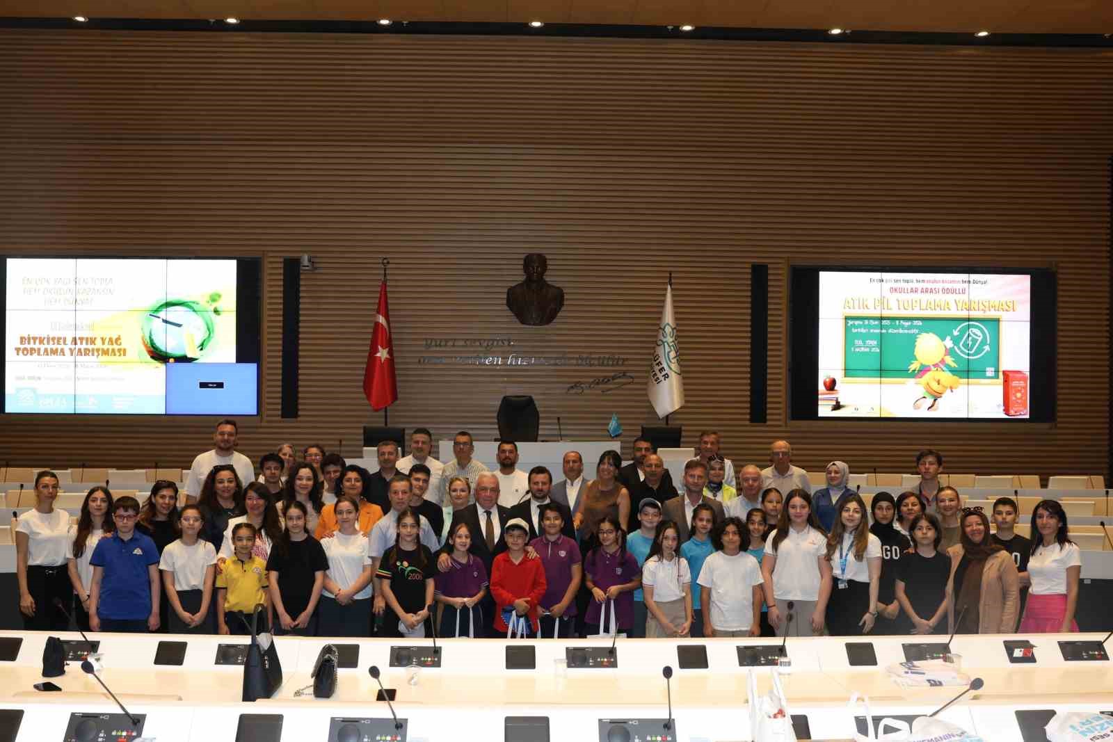 Nil&uuml;fer&rsquo;de &ccedil;evre kahramanları &ouml;d&uuml;llendirildi