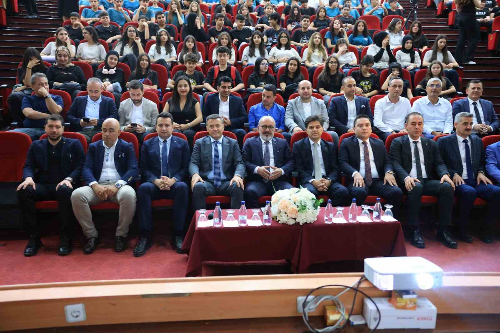 Fikir Otobüsünde şampiyon Synaptech Takımı oldu