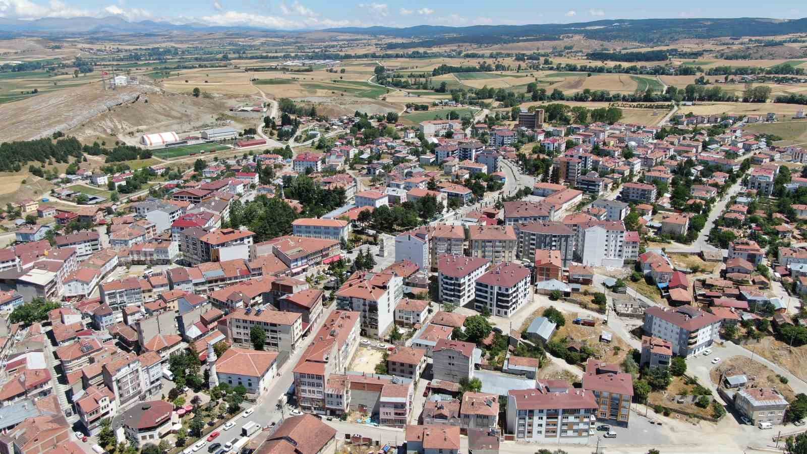 Ninelerini &ouml;rnek alıp evinin odasını dokuma at&ouml;lyesine &ccedil;evirdi, şimdi taleplere yetişemiyor