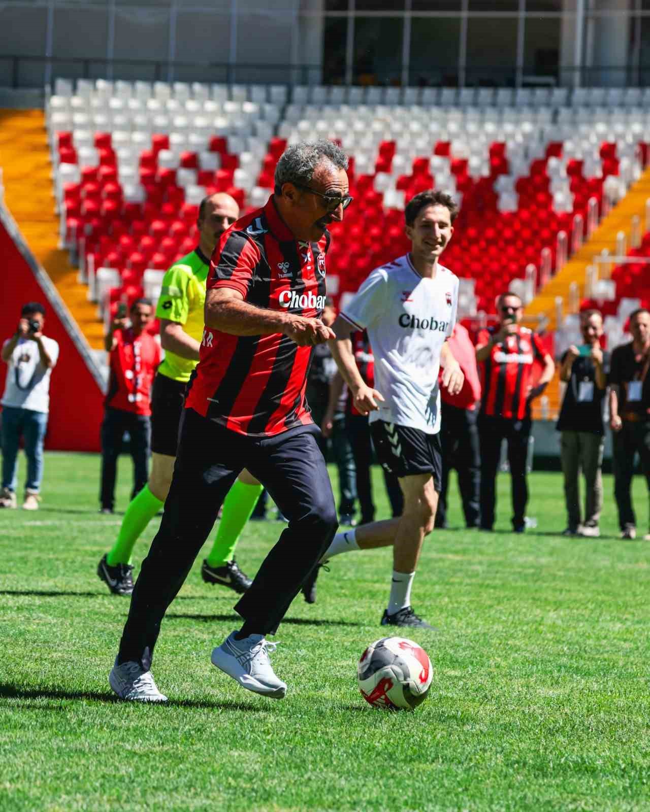 Chobani kurucusu ve CEO&rsquo;su Hamdi Ulukaya&rsquo;dan Erzincanspor&rsquo;a dev destek