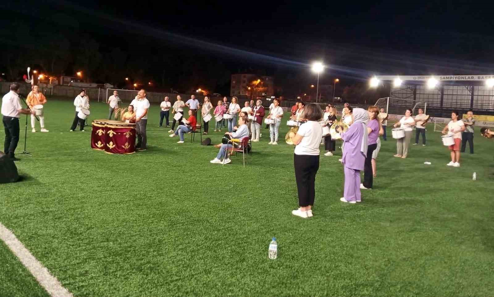 Kadın bandosu ve dritim grubu, ilk kez sahne alacak