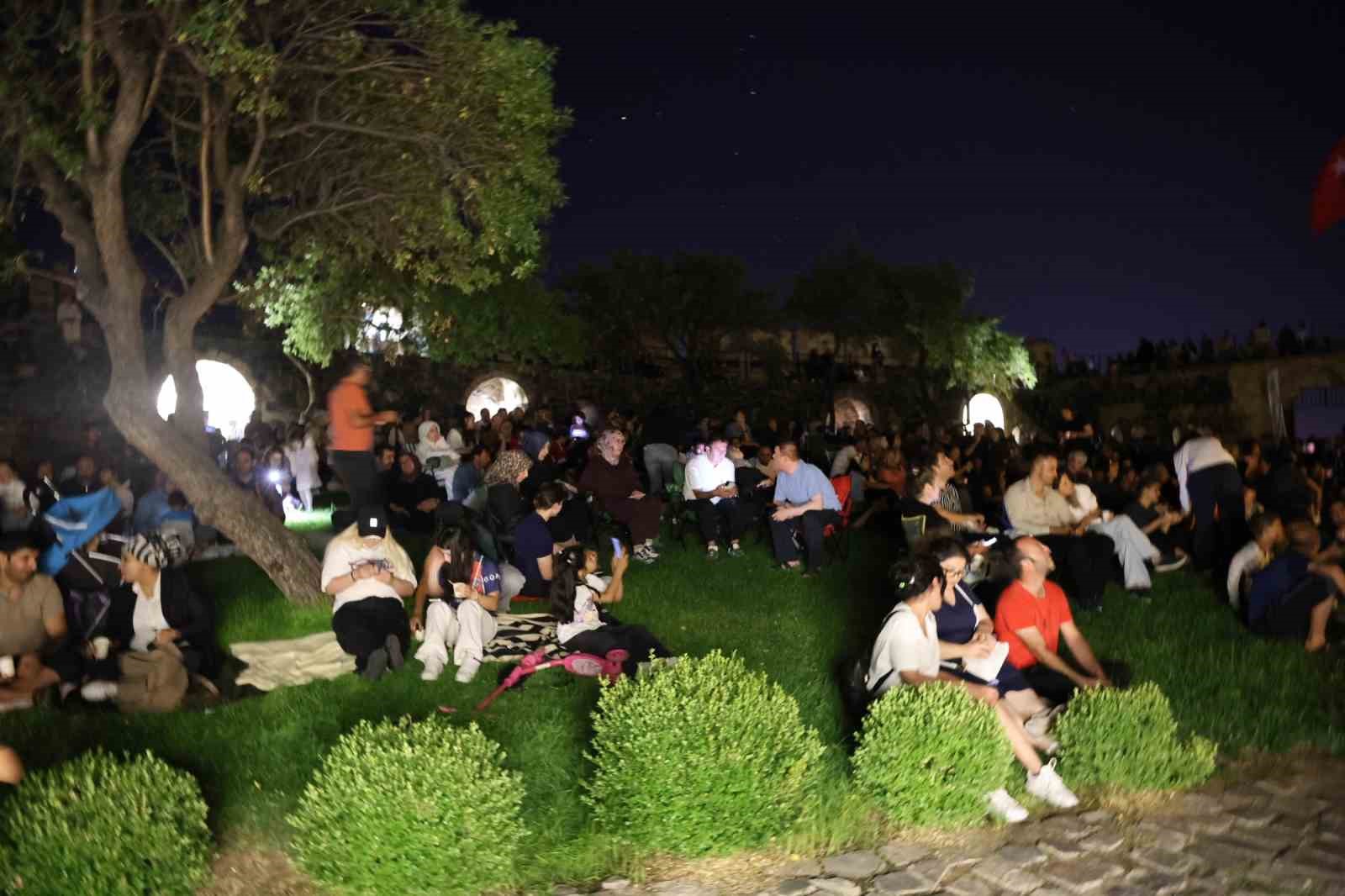 Nevşehir&rsquo;de g&ouml;ky&uuml;z&uuml; meraklıları Perseid meteor yağmurunu izledi