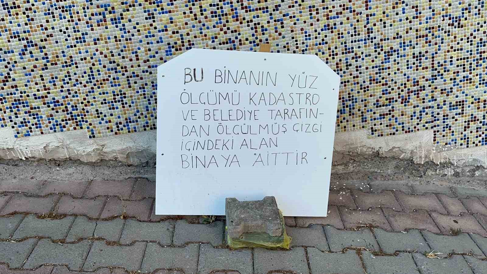 Bah&ccedil;e duvarı &ouml;rmek istediklerinde ger&ccedil;eği &ouml;ğrendiler