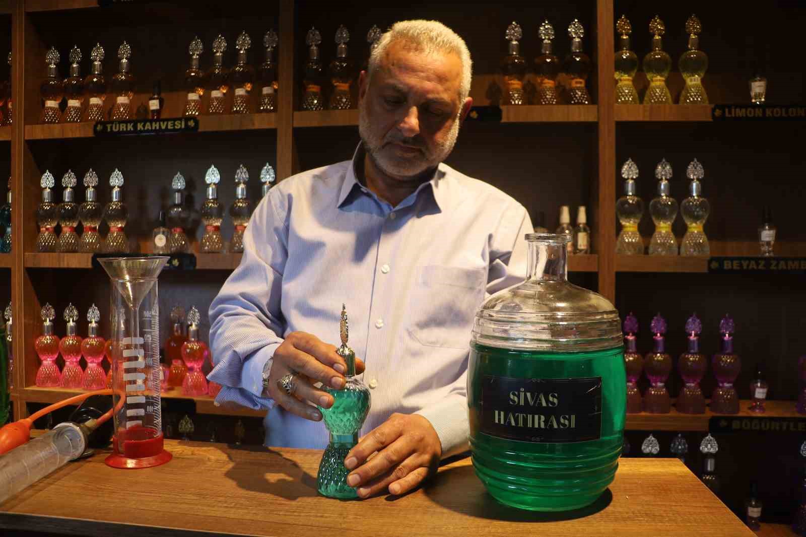 35 yıllık kolonya ustası Sivas kokan kolonya &uuml;retti