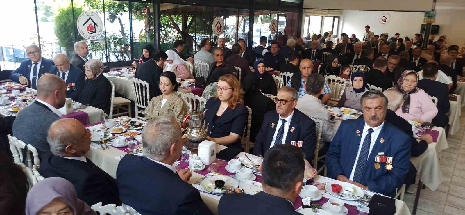 Gaziler kahvaltı programında bir araya geldi