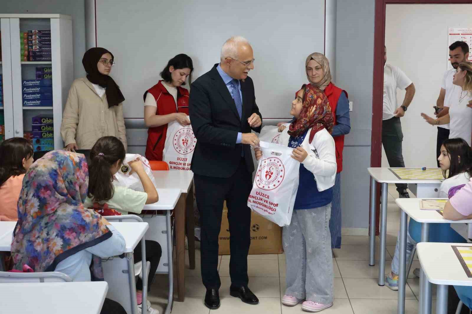 D&uuml;zce&rsquo;de Gen&ccedil;lik Yaz Kul&uuml;b&uuml;&rsquo;nde renkli buluşma