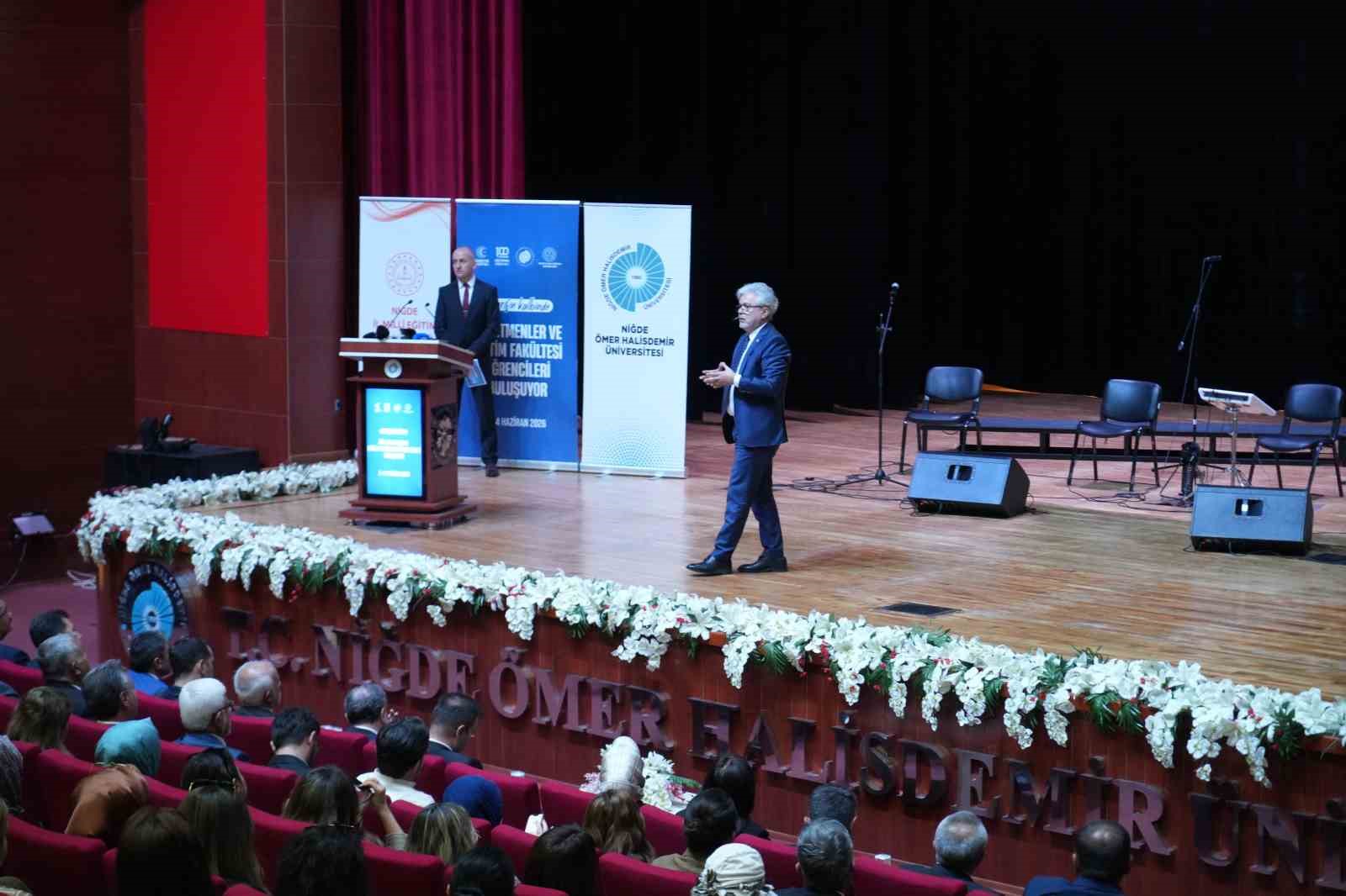 Bakan Yardımcısı Ömer Faruk Yelkenci: "Bir tarafta beceri örgüsü, diğer tarafta değerler var"