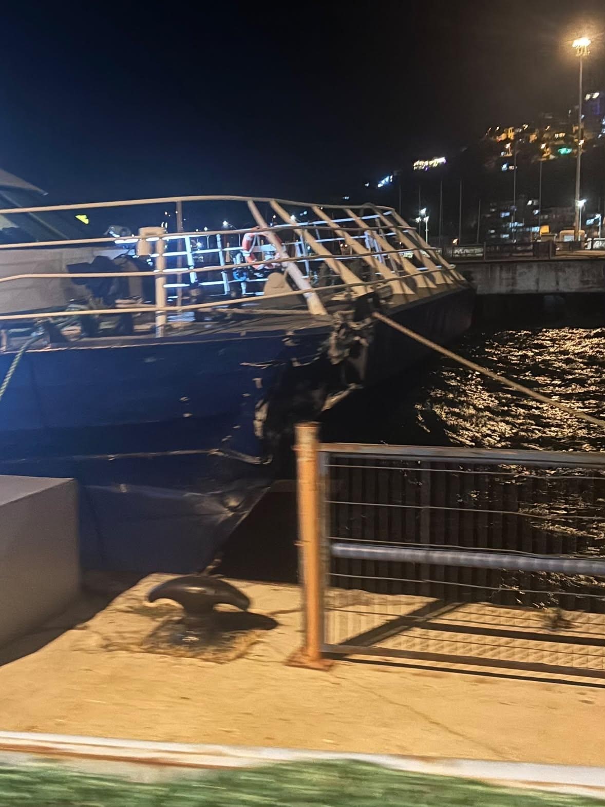 İDO deniz otob&uuml;s&uuml; Mudanya İskelesi&rsquo;ne &ccedil;arptı: Yolcuların panik anları kamerada