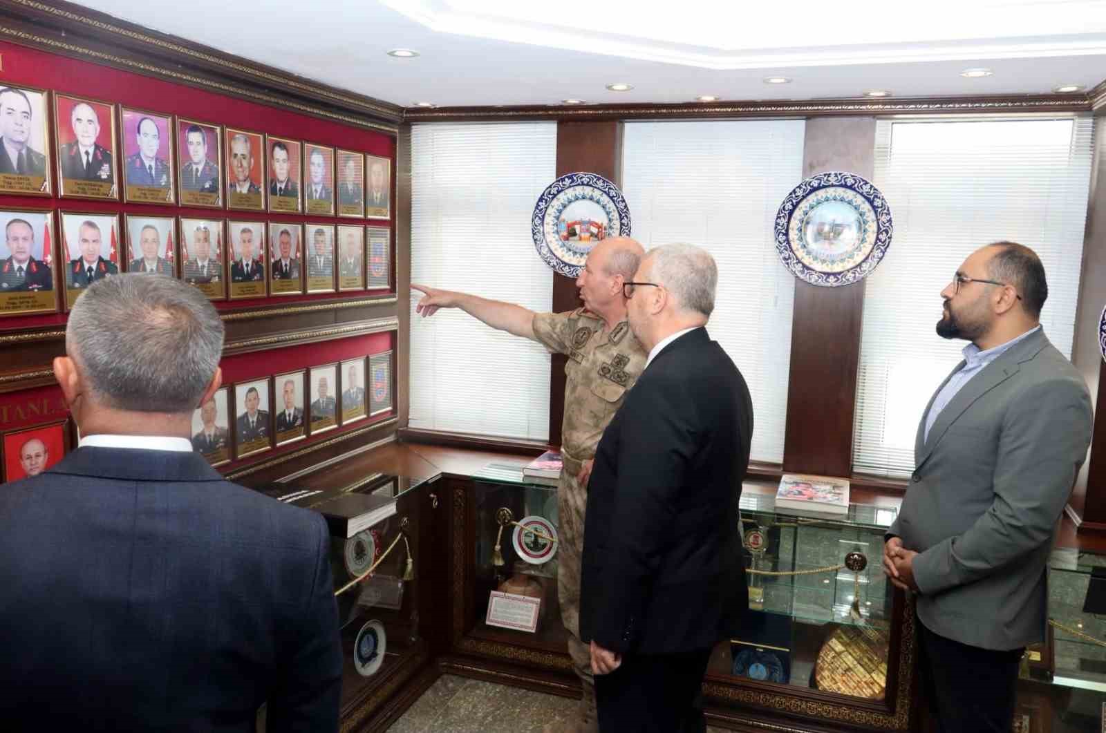AK Parti heyeti Bilecik Jandarma Eğitim Komutanı İlbey ile bir araya geldi