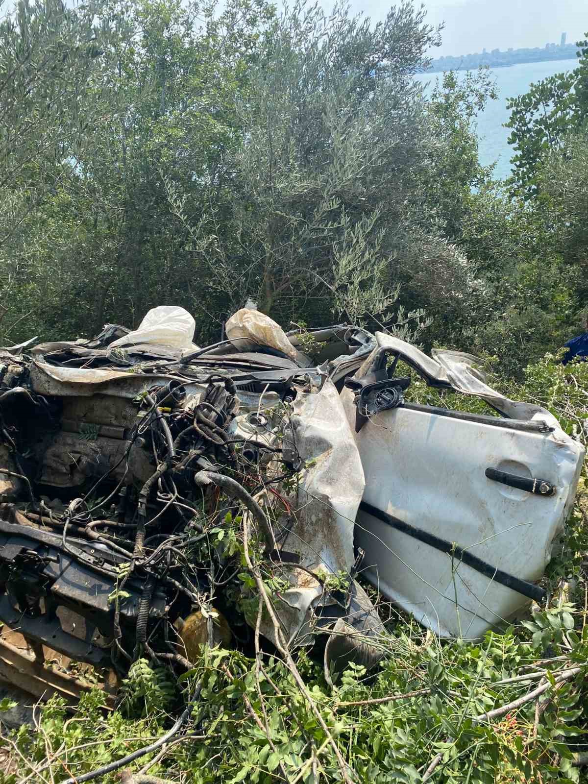 Otomobil 200 metrelik u&ccedil;uruma yuvarlandı: 27 yaşındaki gen&ccedil; kadın hayatını kaybetti