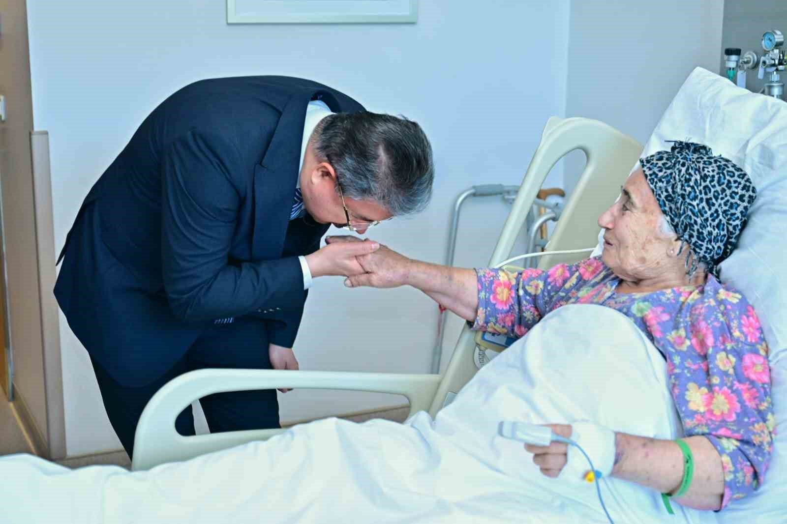 Vali Dr. Erdin&ccedil; Yılmaz&rsquo;dan şehit annesine hastanede ziyaret