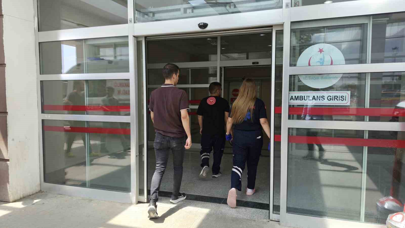 Adıyaman&rsquo;da elektrik akımına kapılan iş&ccedil;i yaralandı