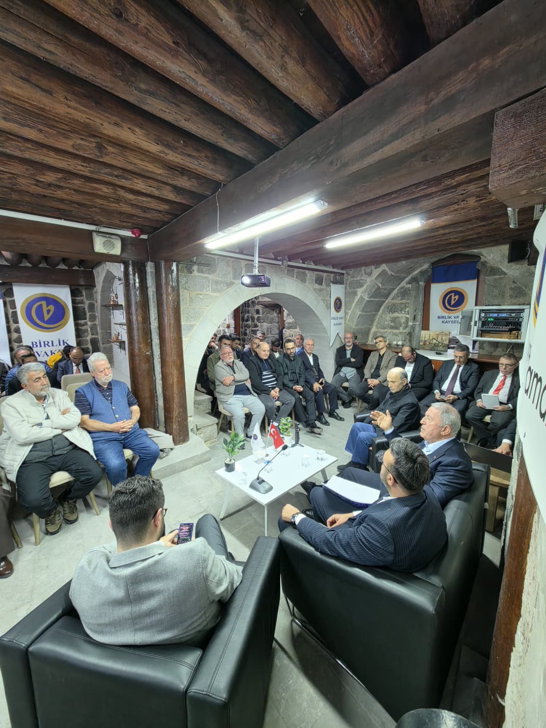 Birlik S&ouml;yleşileri&rsquo;nin ilk konukları Hulusi Akar ve Bekir Yıldız oldu