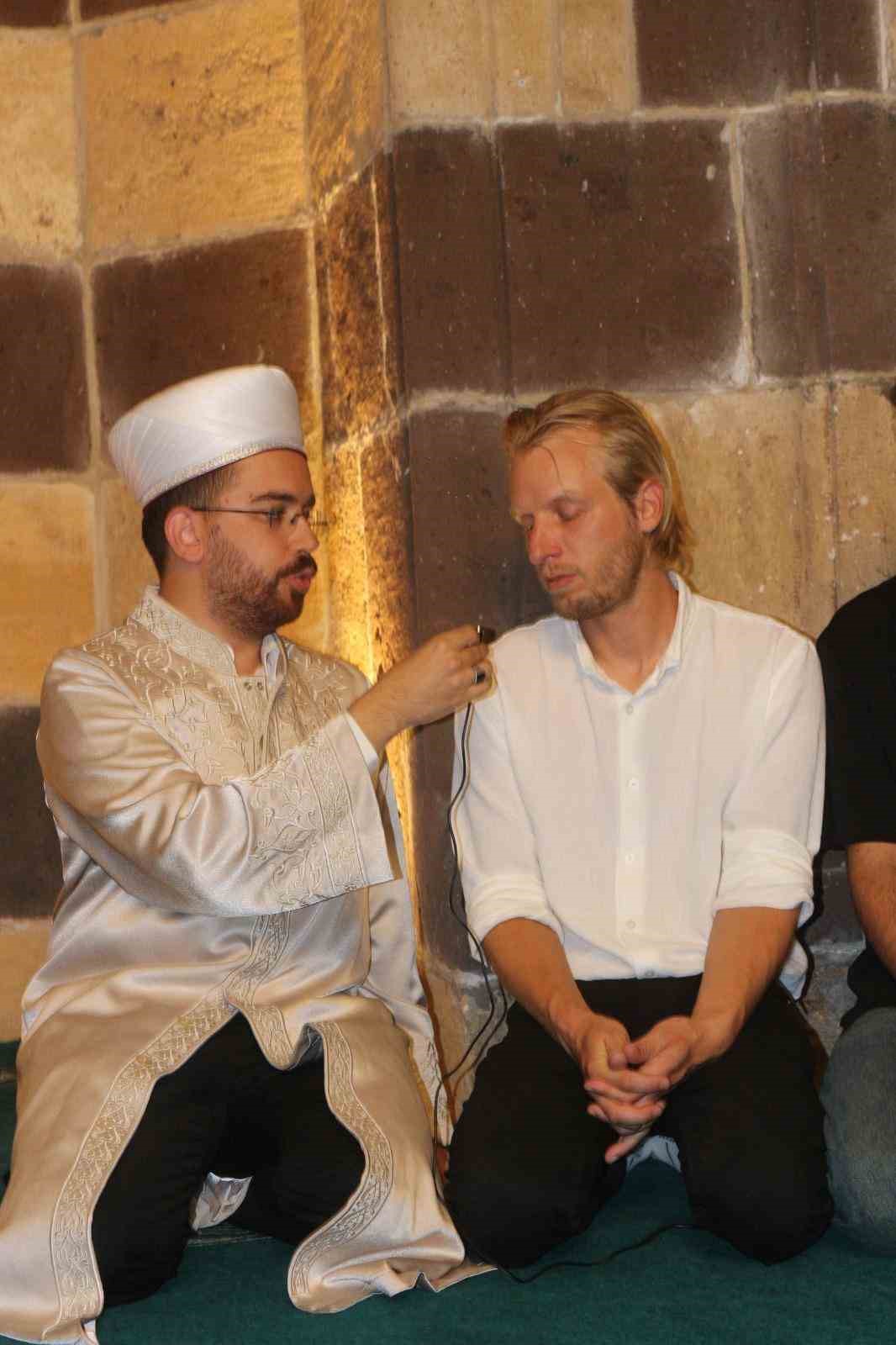 Letonyalı turist Van&rsquo;da M&uuml;sl&uuml;man oldu: Andyejs adını "Veysel" olarak değiştirdi