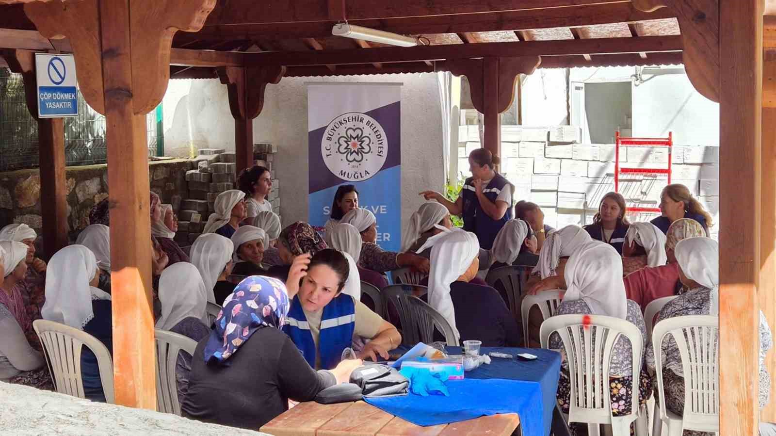 Muğla B&uuml;y&uuml;kşehir sağlık ekibi sahada