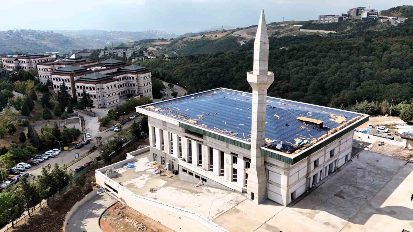"Umuttepe Camii ve Otopark Projesi" g&uuml;n sayıyor: Y&uuml;zde 90&rsquo;ı tamamlandı